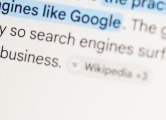 AI Overviews reduce un 5% el tráfico hacia Wikipedia
