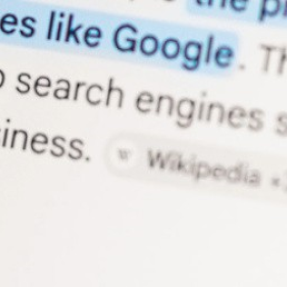 AI Overviews reduce un 5% el tráfico hacia Wikipedia